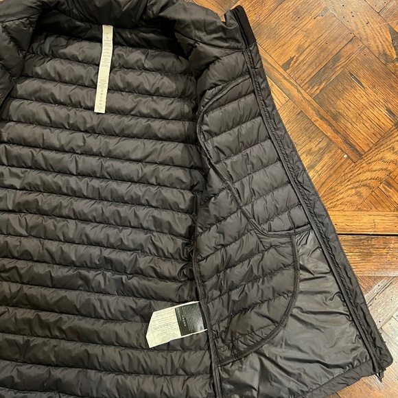 Lululemon Women's Black Down Vest Size 6 - Picture 8 of 9
